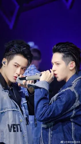 檀健次符龙飞舞台照九宫格