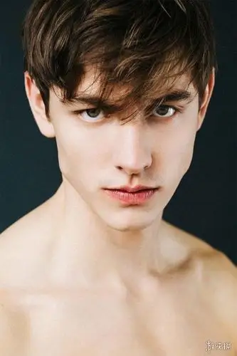 这才叫小鲜肉美国杂志男模写真肌肉凶猛到不行