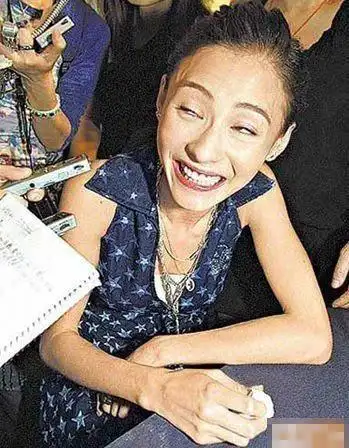 女明星无敌丑照:张柏芝朱茵和小s拼丑