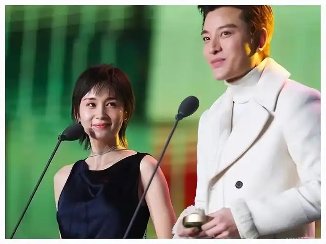 回顾王子文儿子生父是谁被曝是圈内大佬冯小刚见了都叫爷