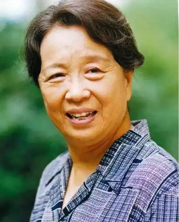 容嬷嬷扮演者,容嬷嬷扮演者多少岁("容嬷嬷"李明启:11岁丧父)