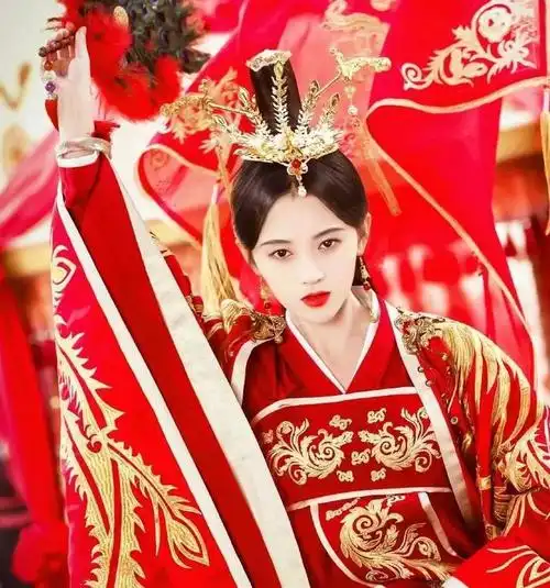 女星红衣古装照盘点:赵露思飒爽,杨超越英气,郑爽显病态