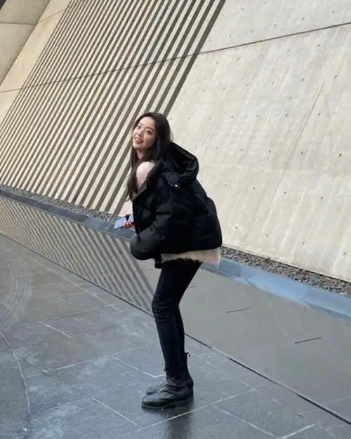 华谊千金王文也晒照,身材出众长腿不输女星