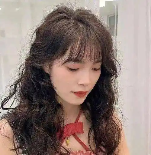 复古风格的女生烫发发型推荐,自带立体蓬松感_满头_卷发_发丝