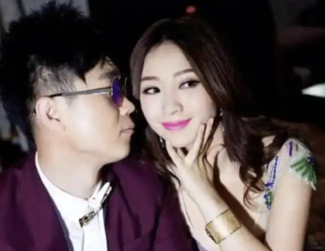 回顾42岁柳岩无奈心声:相亲可能都没人要我,感谢大鹏陪伴15年