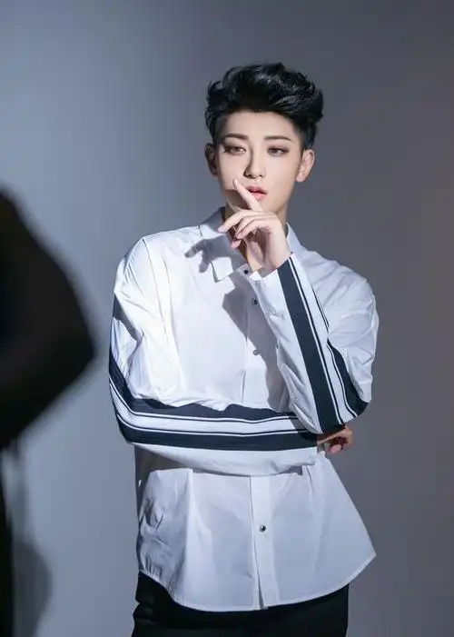 黄子韬霸气发文庆祝出道十周年这只是开始未来还有很多个十年