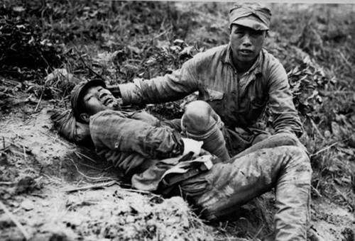 抗战老照片,士兵骨瘦如柴意志坚定,图四抗战女兵美到让人窒息