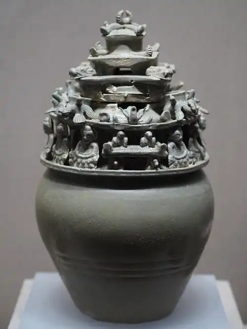 六朝青瓷堆塑罐常州博物馆藏