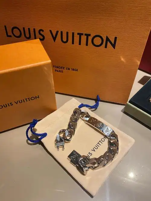 经典硬朗风男款lv手链