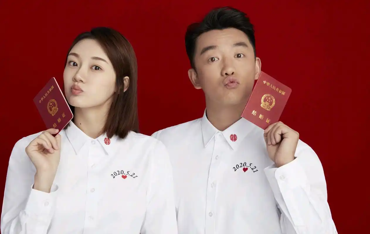 郑凯苗苗结婚:明星们的结婚登记照都是这么可爱吗?