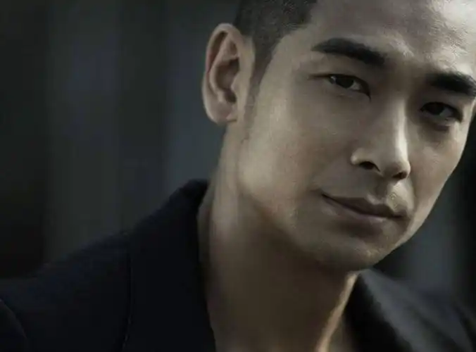 有刘海就别说颜值高了这7位明星告诉你光头造型照样能打