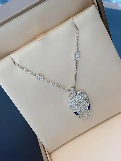 宝格丽满钻蛇头项链