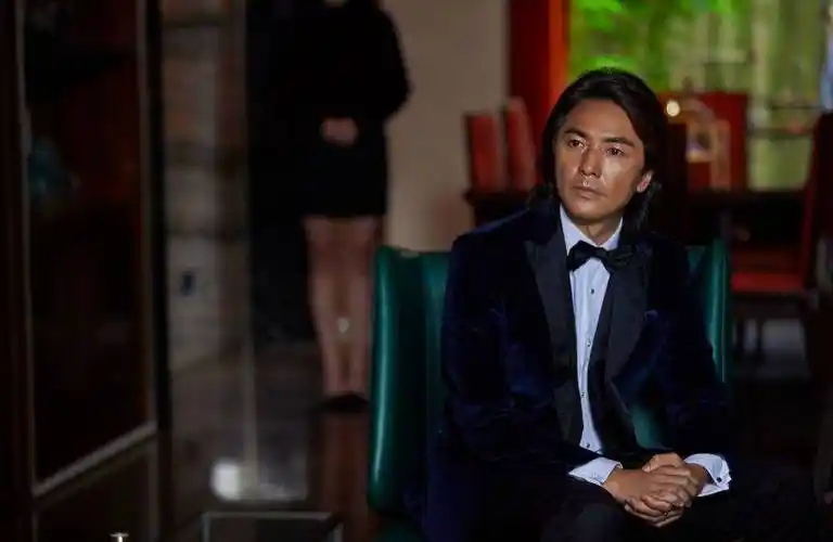 56岁郑伊健被偶遇,身材发福胡子拉碴很苍老,像极了古惑仔-大江头条