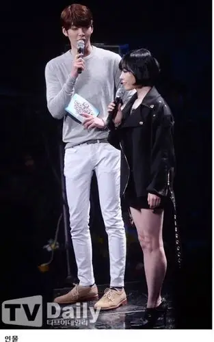 最萌身高差! b.e.g佳仁矮金宇彬24公分遭亏像小学生