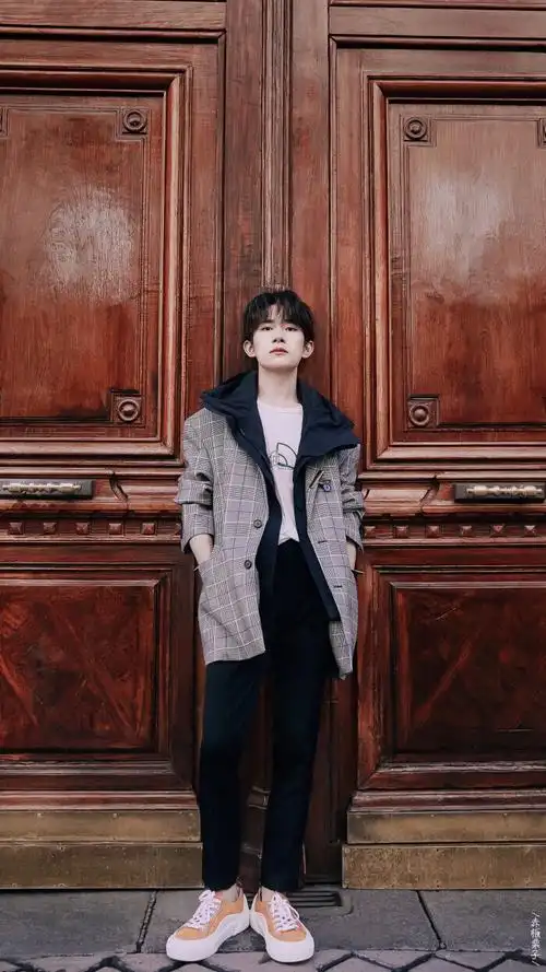 易烊千玺高冷的暖男 - 堆糖,美图壁纸兴趣社区