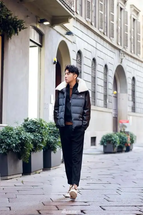 组图:雷佳音漫步米兰街头 长腿抢镜浪漫儒雅