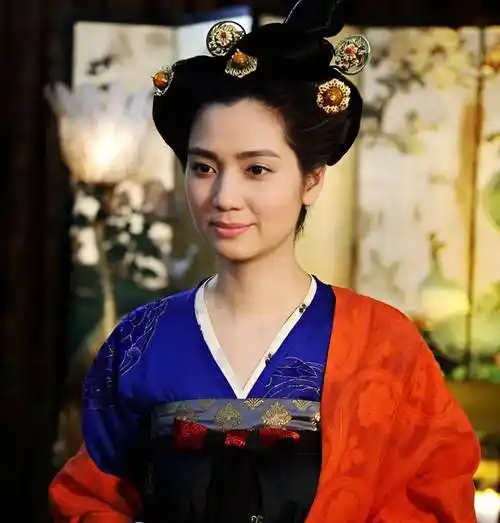 "香港顶级最美豆腐西施洪欣"一颦一笑都是经典,岁月从不败美人_角色