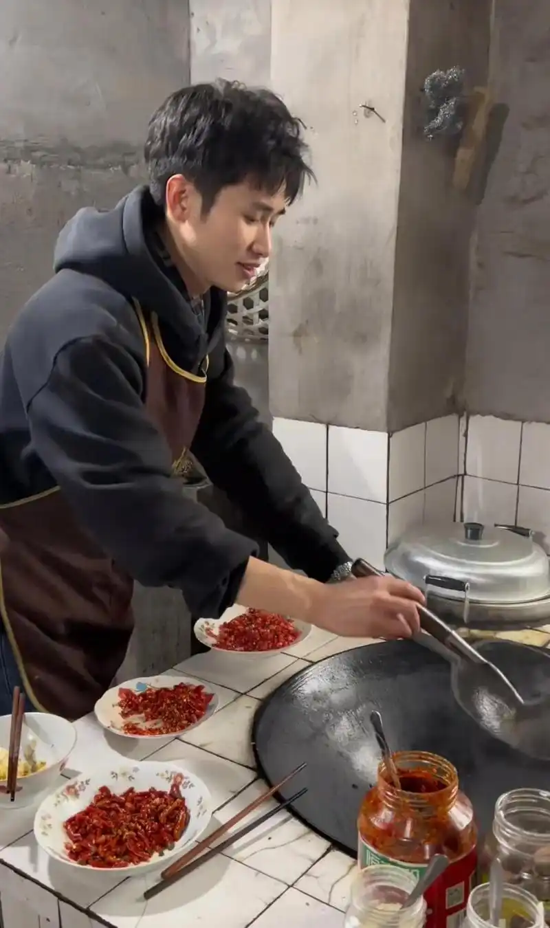 听周杰伦音乐会的男生,28岁溺亡!真名引人争议!