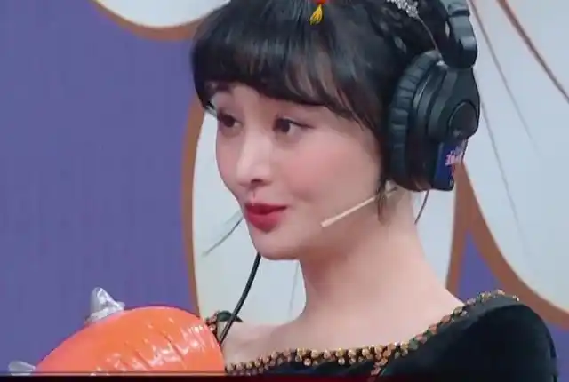 《王牌对王牌》郑爽成综艺新宠,马天宇俞灏明双双来捧场,回归事业而