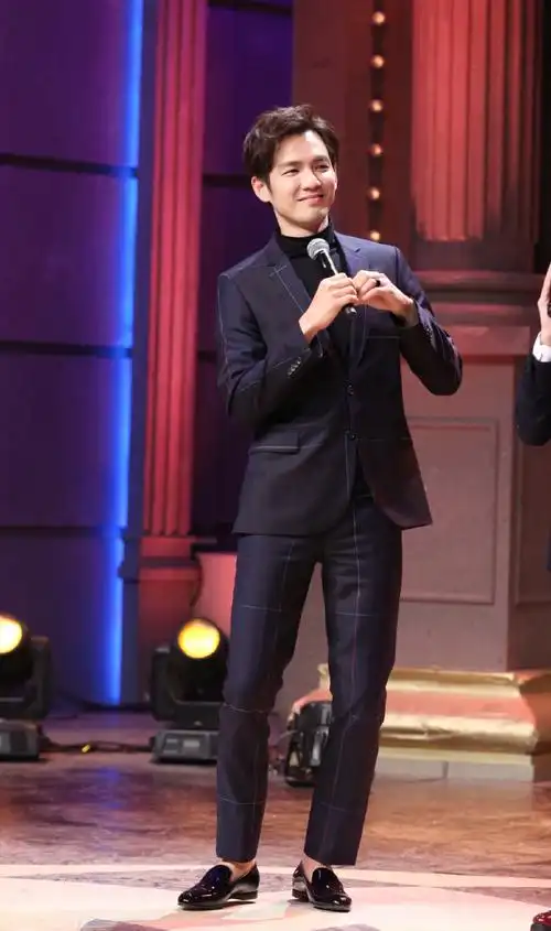 钟汉良做客东方卫视的《今夜现场秀》综艺节目,整晚钟汉良秉承诙谐