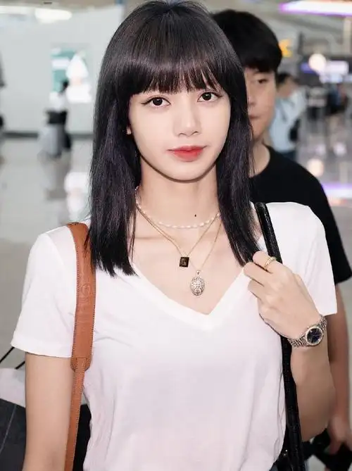 lisa的这张旧照在我国都广泛传播,谁看到后都很难_圈子-新氧美容整形