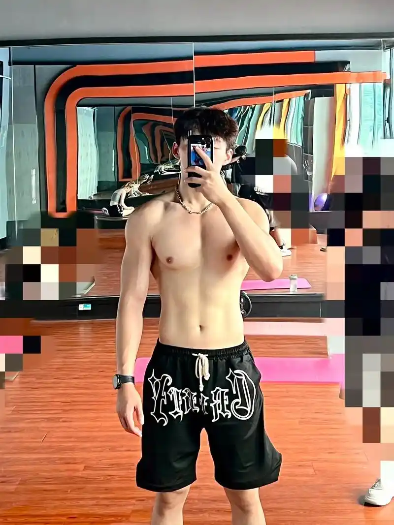 解封了,不想和没解封的人说话了.#男大学生 #腹肌 #肌肉男 - 抖音