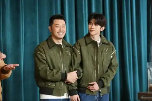 蔡徐坤在线为沙溢庆生送祝福8字生日祝福语被网友吐槽太土味