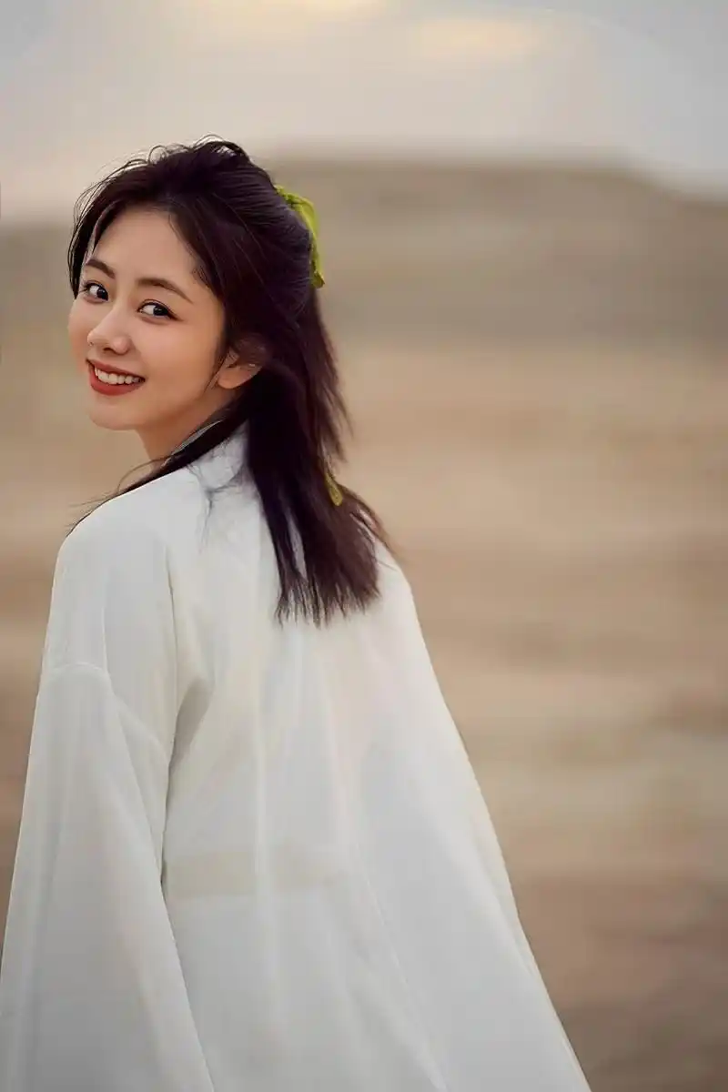 谭松韵的这组照片,怎么有种紫霞仙子的既视感!不过挺好看的!