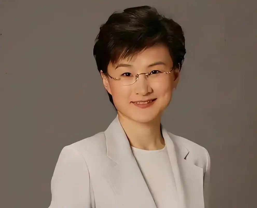 董倩:央视名嘴的坚韧传奇与低调幸福 央视的主持人中,董倩无疑是一个