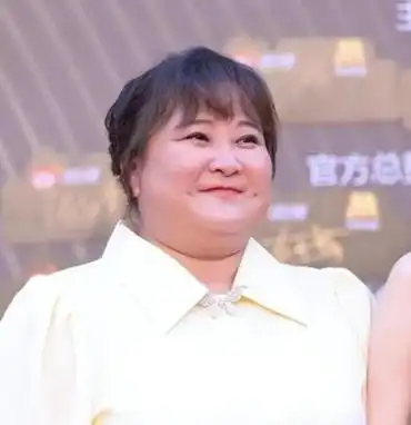 贾玲近照曝光!消失一年,暴瘦100斤,整个人脱胎换骨,颜值爆表