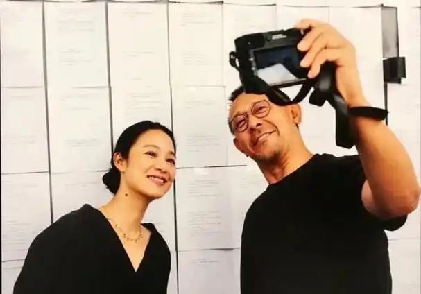 而冯绍峰在遇见赵丽颖时就已经有了许多的前女友们,据说竟有高达11位