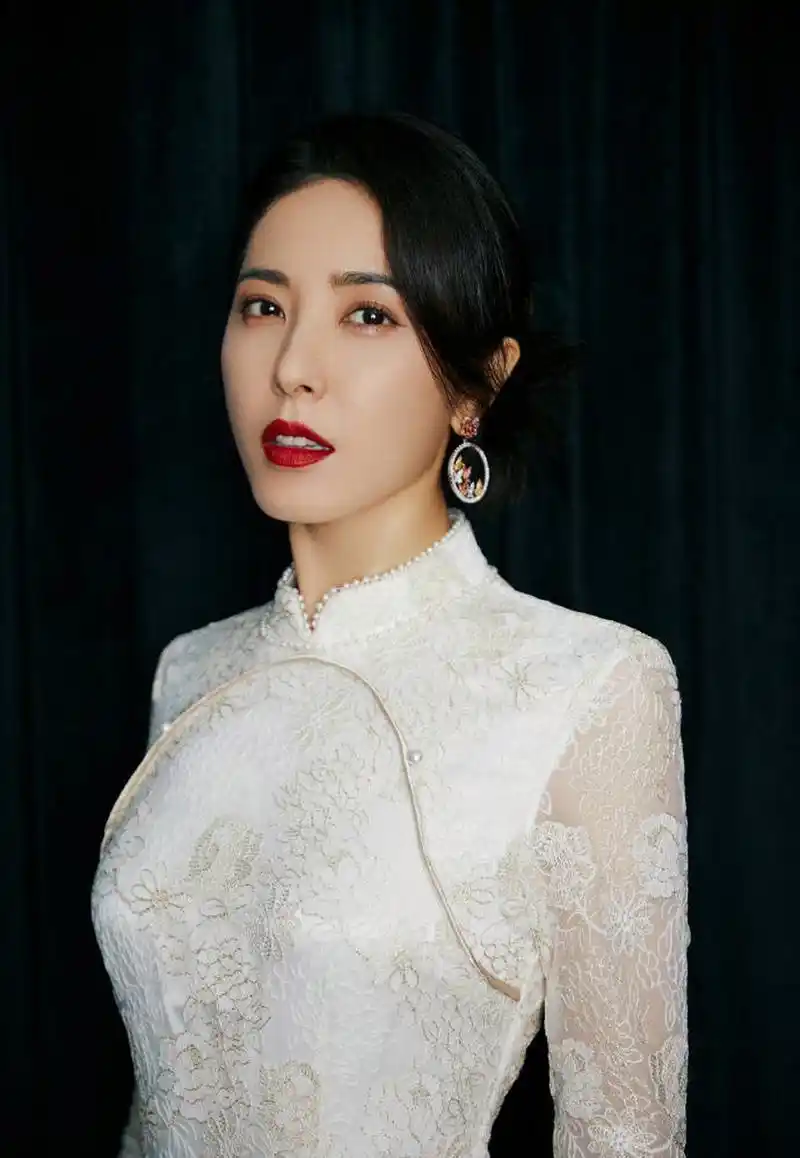 曾黎到底有多美#  曾黎的美丽可不是靠化妆化出来的,而是天生丽质!