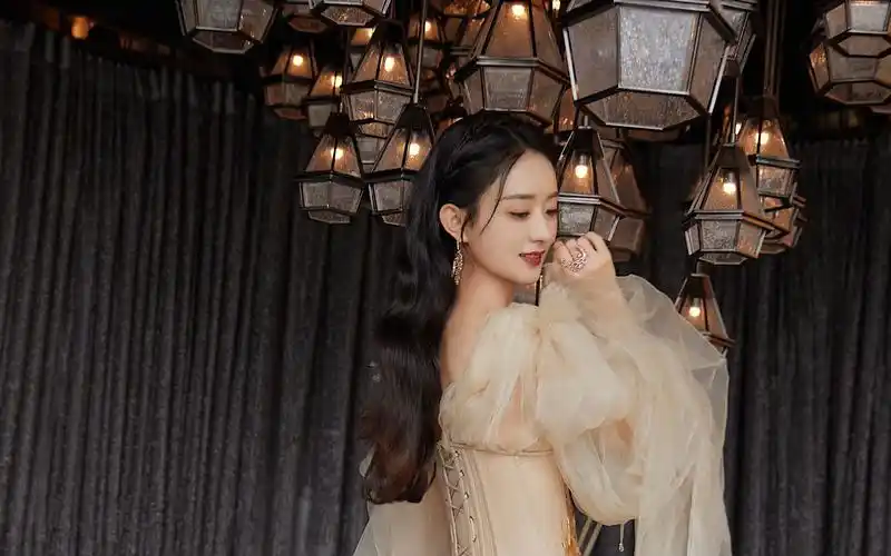 赵丽颖时尚芭人间理想