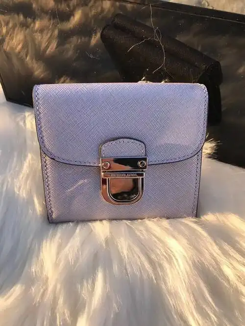 迈克高仕mk新款钱包 原单十字纹牛皮锁头钱夹卡包10cm 浅紫色