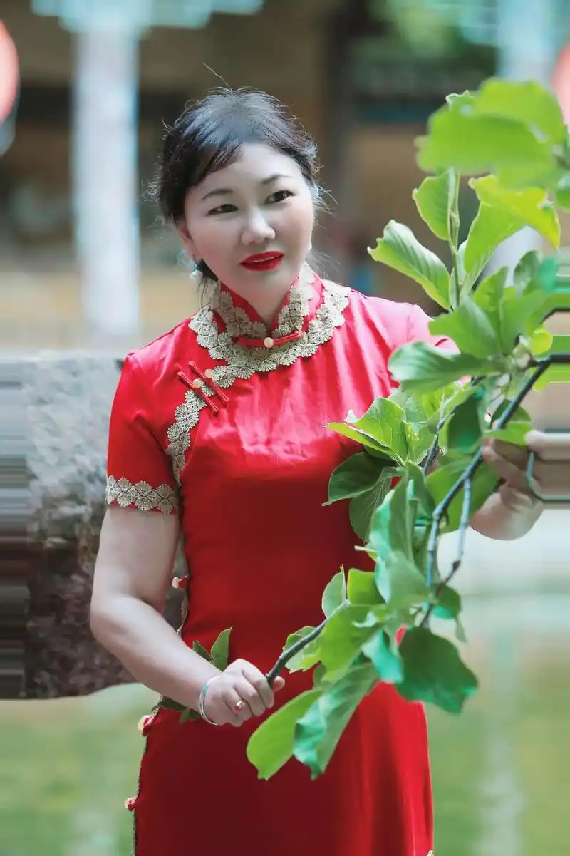 昙华寺的风景好美创作灵感#旗袍秀一秀女子好温柔#爱旗袍爱生 - 抖音