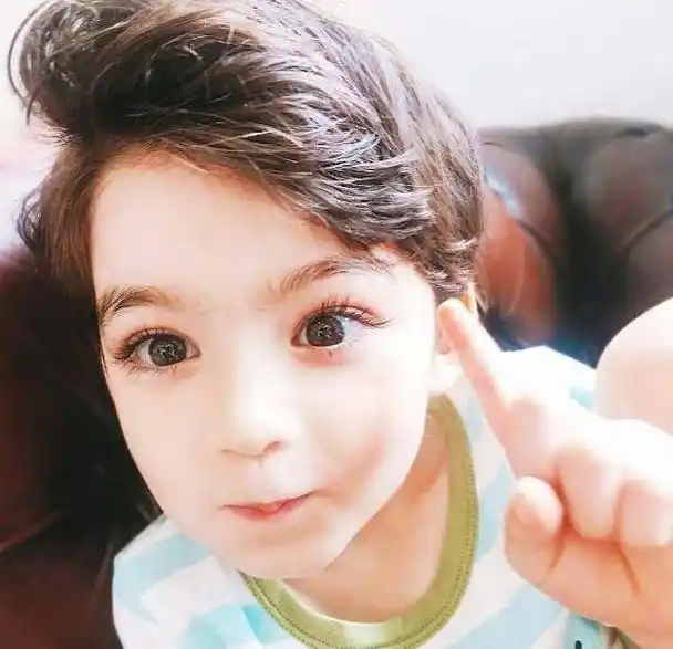 睫毛长过霍建华,颜值赶超鹿晗,这4个混血小弟弟帅爆了!