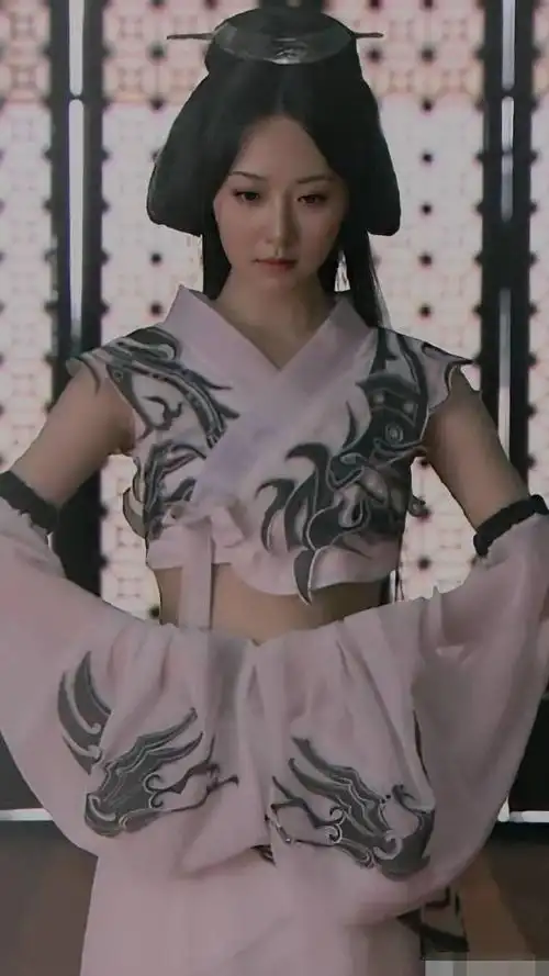 乘风破浪的姐姐万茜穿西装表演(乘风破浪姐姐们的古装)(1)