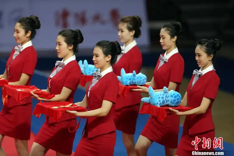全运会上的颁奖礼仪小姐
