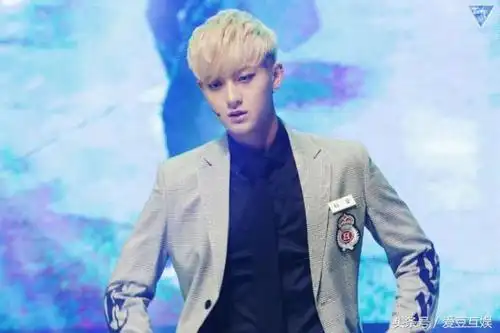 黄子韬依然遭受差别对待,个人发展受限,高强度工作使身体出现病症.