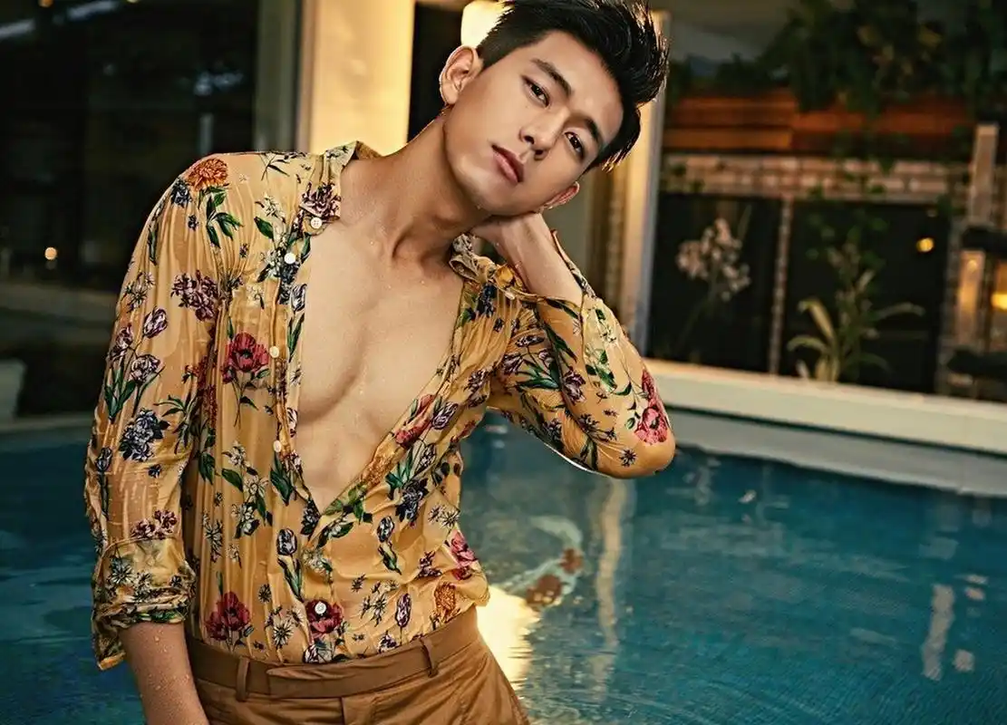 李现腹肌图 不得不说,李现真是好身材点击下方"李现"话题,去看更多李