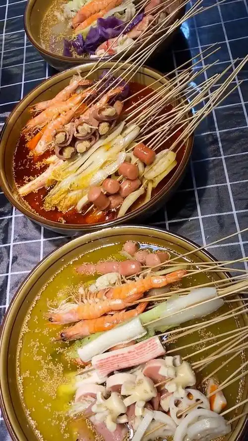 冷锅串串#麻辣鲜香的冷锅串串,小吃街上最火爆的摊位