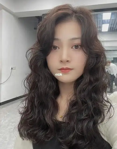 没有任何小女生能抵挡这款烫发大卷yyds事