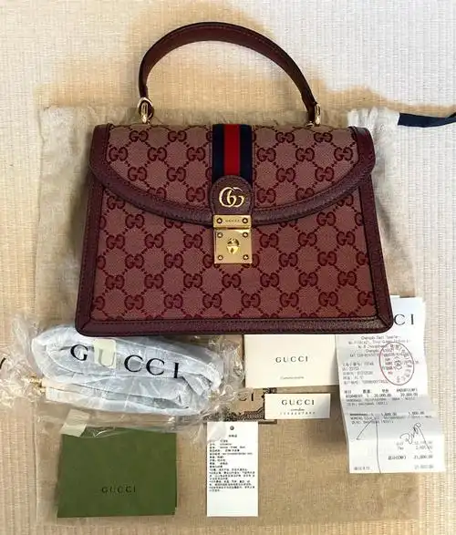 只有专柜才有的,二级市场几乎找不到,比乌木色高级好多,包包非常实用