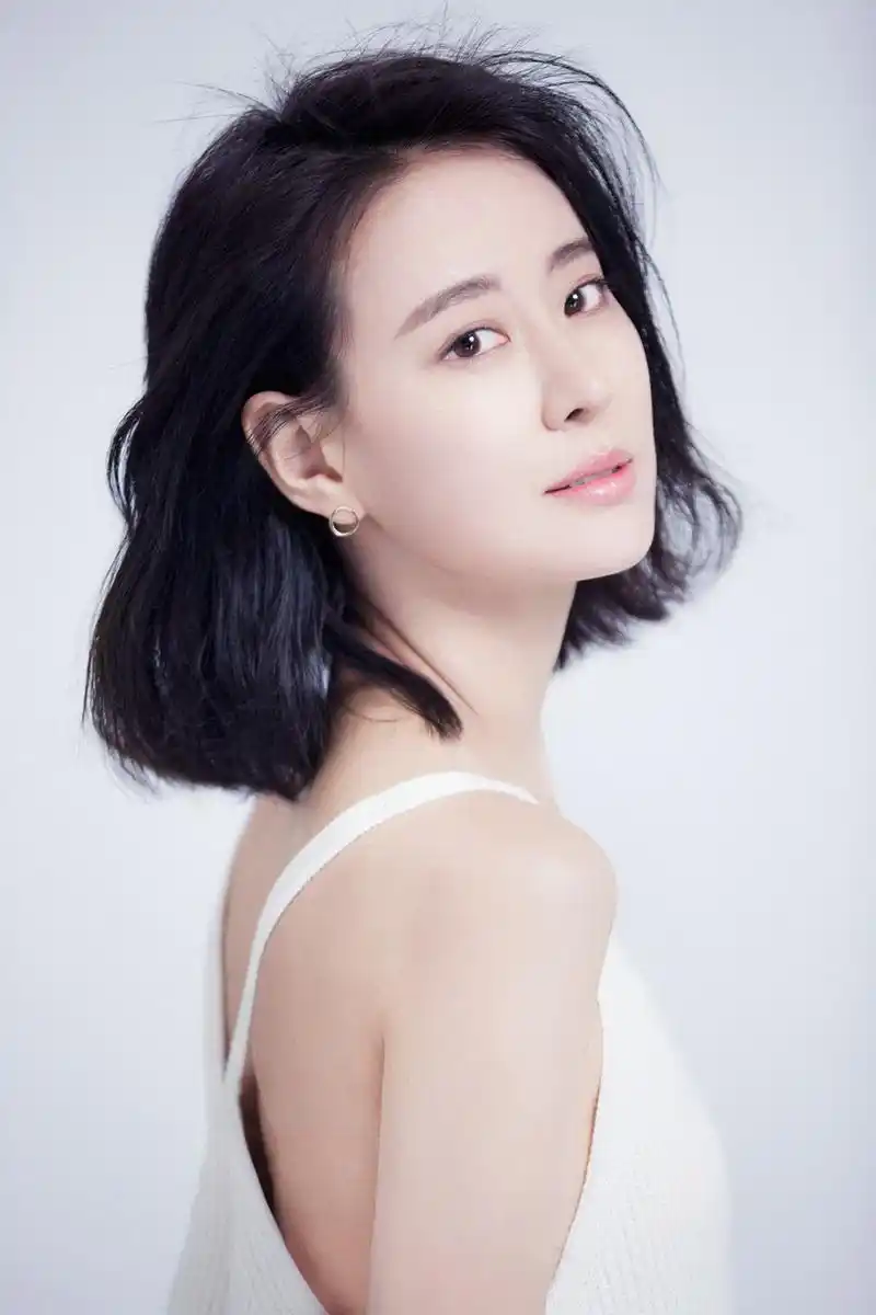 1985年1月28日出生于天津市,毕业于天津音乐学院,中国内地女演员