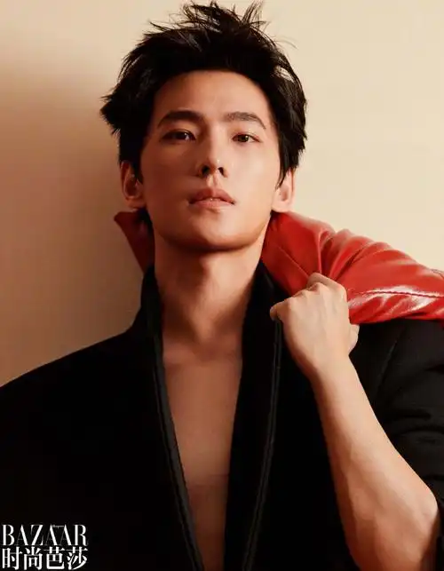 杨洋黑领带红衬衫##杨洋真空深v大衣