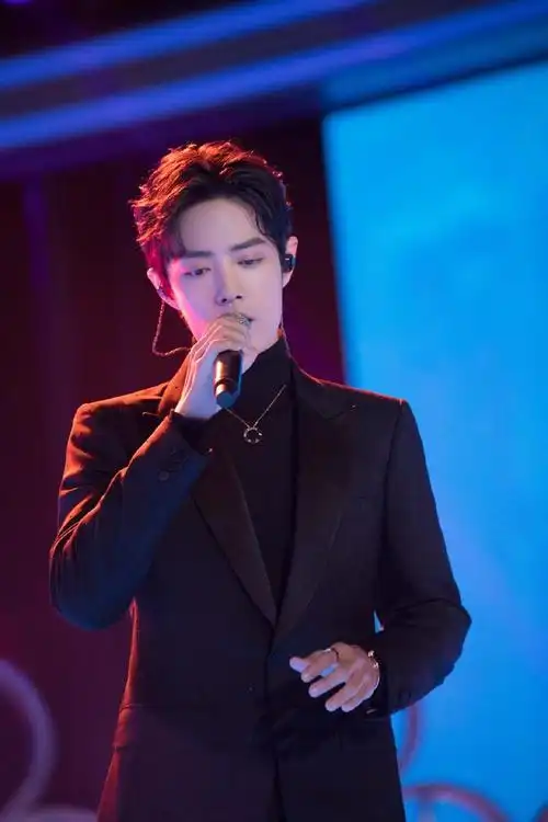 肖战西装造型小合集出众的气质挺拔的身姿超优越