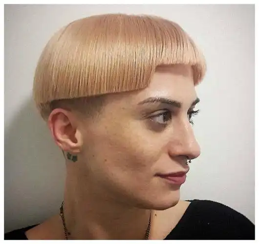 海外网络媒体侧边收集了一些赋予头发无限想象力的奇特发型.