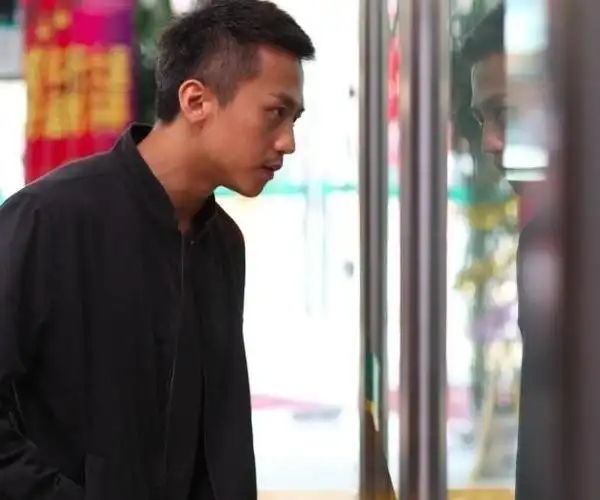 我想剪跑男里邓超的发型,可是我留刘海后头发越来越柔顺,邓超的短发是