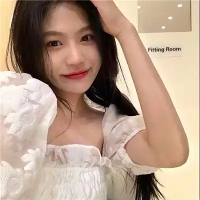 温柔俏皮的真人网红女生头像 最新阳光可人的美女图片