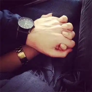 情侣牵手图片高清无水印2020情侣秀恩爱牵手图片